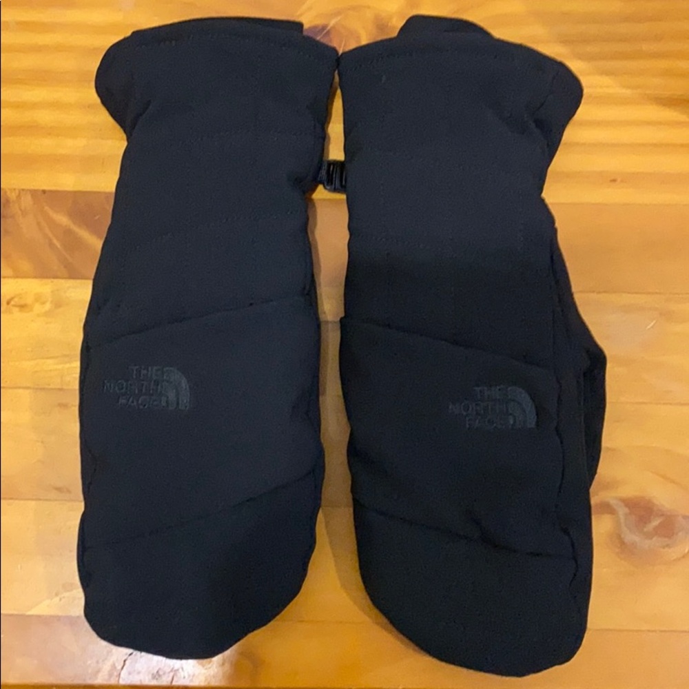 THE NORTH FACE Women’s Pseudio Insulated Mittens